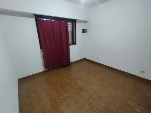 Depto Tipo Casa en Alquiler en Caseros, $ 850.000