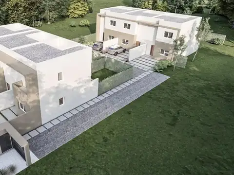 Casa en Venta con 2 cocheras