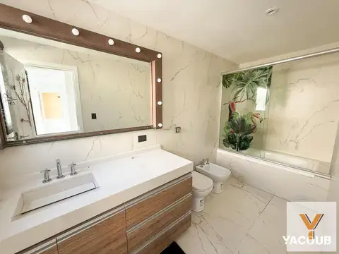 Casa en venta - 5 Dormitorios 5 Baños - La Plata