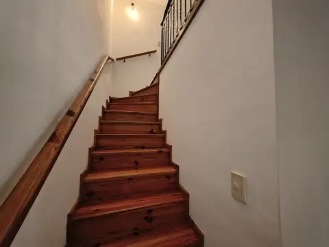 Depto Tipo Casa en Alquiler con 1 cocheras