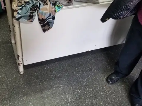 EN VENTA EN CIUDAD JARDIN LOCAL DE 2,50 X 13 CON VIDRIERDA DOBLE Y BAÑO AL FONDO - FICHA 7994