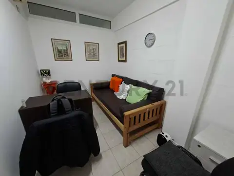 Venta oficina/consultorio a metros de Av. Belgrano – Monserrat