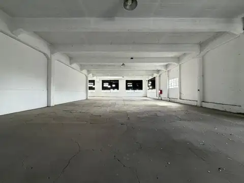 deposito galpon industrial  477M2 en PARQUE SUAREZ con operacion 24hs