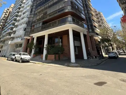 Piso exclusivo primera línea al río