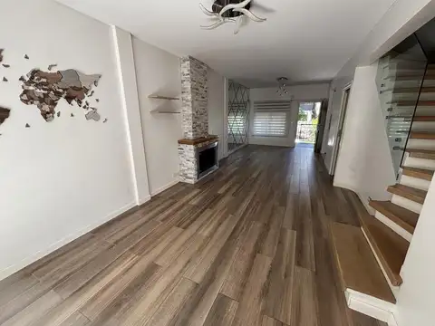 Casa 4 ambientes con 2 baños