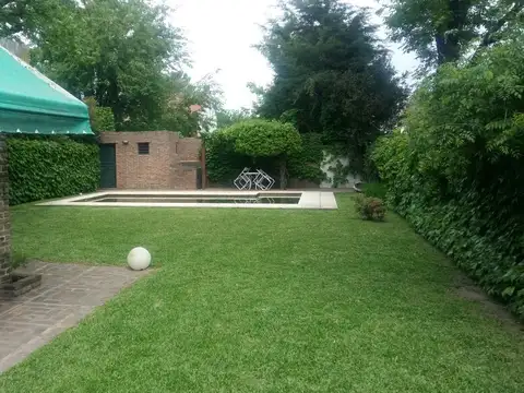 Casa 5 ambientes con 4 baños