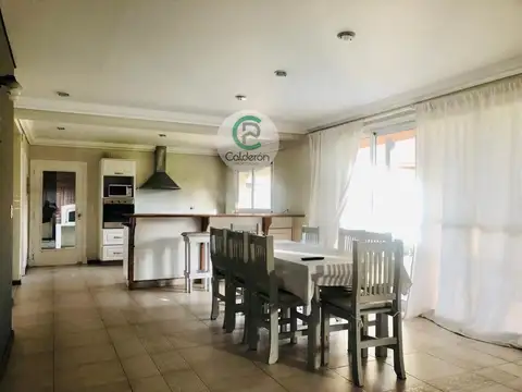 Casa 5 ambientes con 3 baños