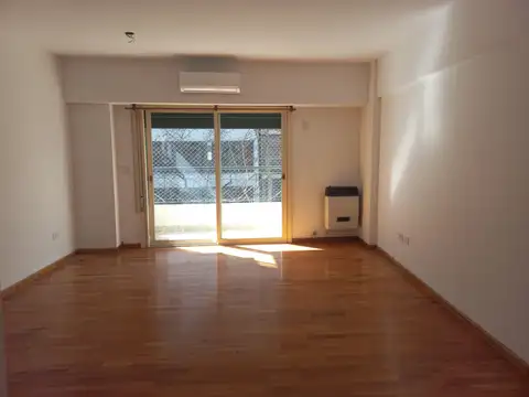 cuba 2800, hermoso semipiso de 2 amb, 43 m2, super luminoso, balcon al frente, impecable estado, a metros del subte D