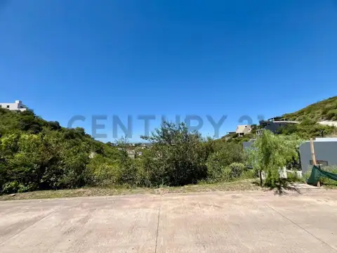 Lote 1800 m2 con vista en La Deseada