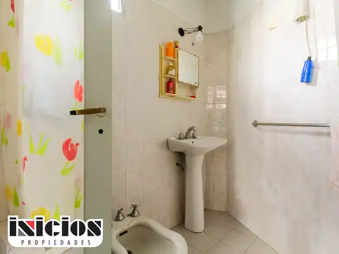 Casa con quincho y parque único - C556