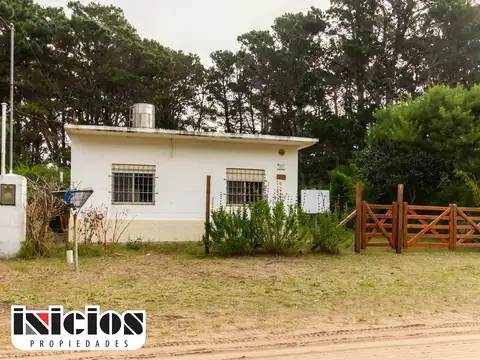Casa con quincho y parque único - C556