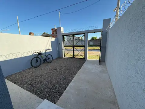 Casa 3 ambientes con 1 baño