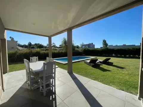 VENTA DE CASA EN EL BARRIO DE SANTA JUANA CANNING