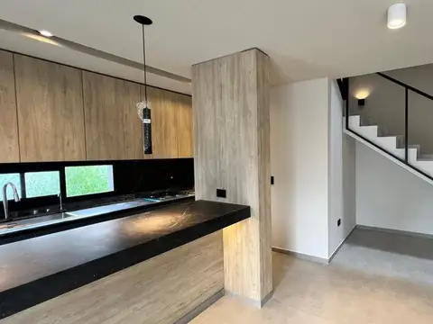 Casa 5 ambientes con 3 baños