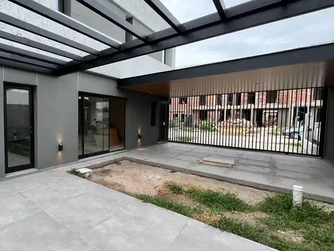 CASA 3 DORMITORIOS 3 BAÑOS SE ACEPTA FINANCIACION