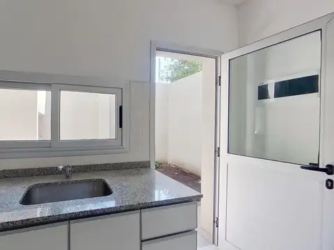 Casa duplex en venta Condominio La Mora