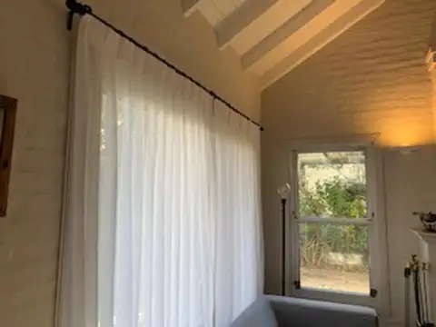 Casa en Alquiler con 4 cocheras