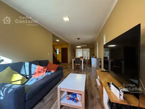 Casa 4 ambientes con 2 baños