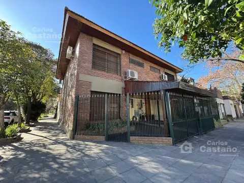 Impecable Dúplex en Esquina, 4 Amb. con Patio a 4/c de Av. Maipú