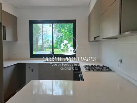 Casa en Venta con 4 cocheras