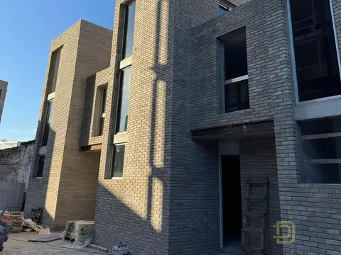 VENTA TRIPLEX 3 DORMITORIOS  EN VIAMONTE AL 600