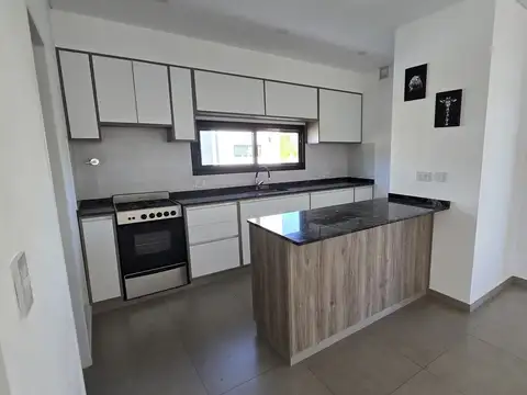 Casa en Alquiler en Manzanares, USD 1.200