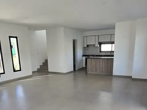 Casa 4 ambientes con 2 baños