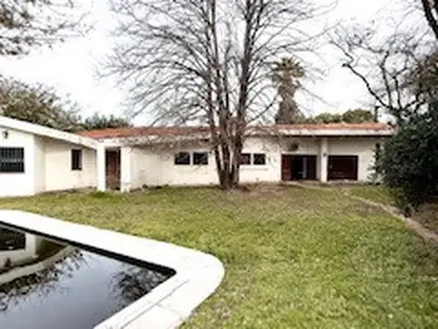 Casa 9 ambientes con 3 baños