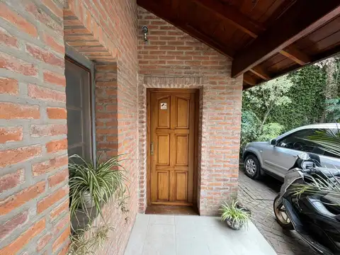 Casa 8 ambientes con 3 baños