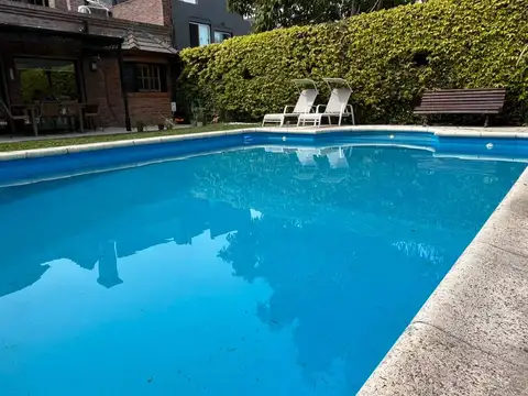 CASA BARRIO SAN ISIDRO LABRADOR BECCAR, JARDÍN, PILETA Y VIGILANCIA 24HS.