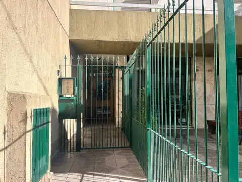 SE VENDE DPTO PLANTA BAJA CON PATIO ALBERDI