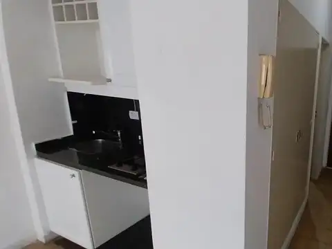 IMPECABLE MONOAMBIENTE CON BALCON