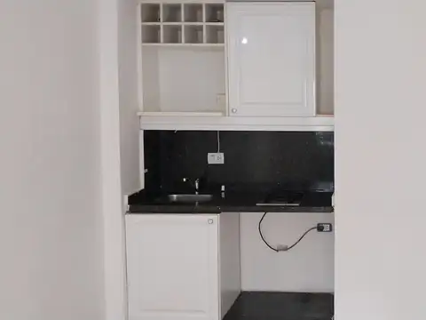 IMPECABLE MONOAMBIENTE CON BALCON