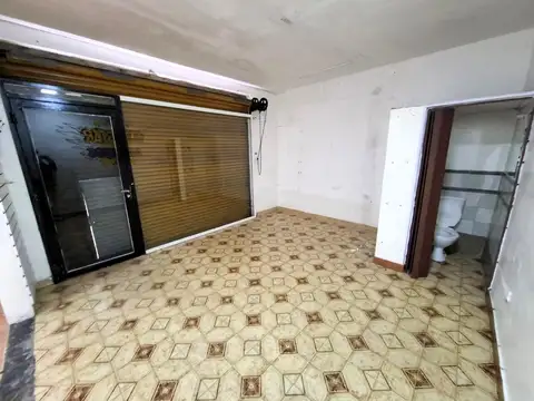 LOCAL COMERCIAL, COMPUESTO DE DOBLE VIDRIERA (30 M2 TOTALES)