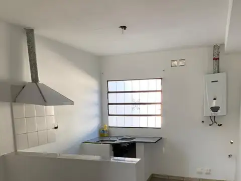 Casa 2 ambientes con 1 baño
