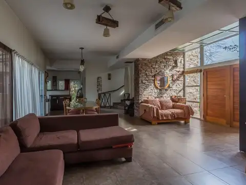 Casa 5 ambientes con 4 baños