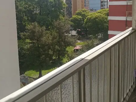 2 Ambientes con balcon con hermosa vista al Parque