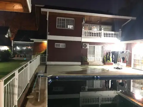 Casa 5 ambientes con 5 baños