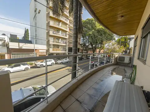 Semipiso 3 ambientes con balcón al frente (Av. Lope de Vega al 1100)