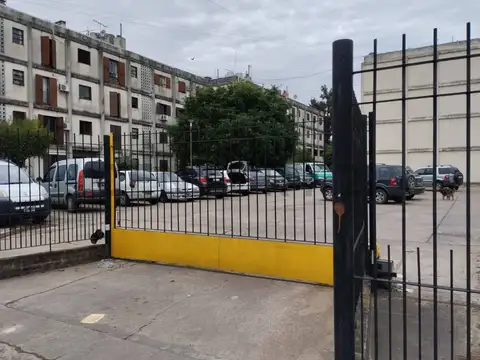 VENTA DEPARTAMENTO 4 AMBIENTES CON ESPACIO GUARDACOCHES EN  SAN ANDRES-APTO CREDITO