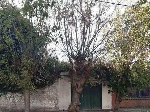 Casa en Venta con 3 cocheras
