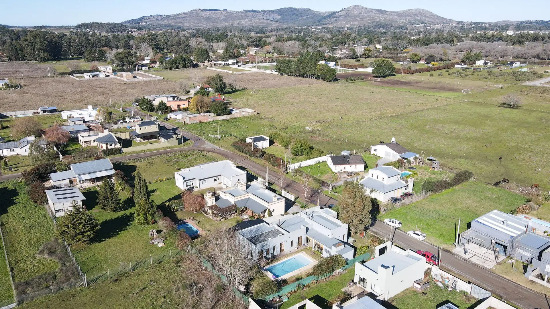 VENTA AMPLIA CASA ZONA LA RURAL TANDIL
