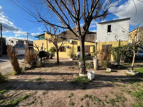 VENTA/CASA EN ESQUINA/3 DORMITORIOS/OPORTUNIDAD