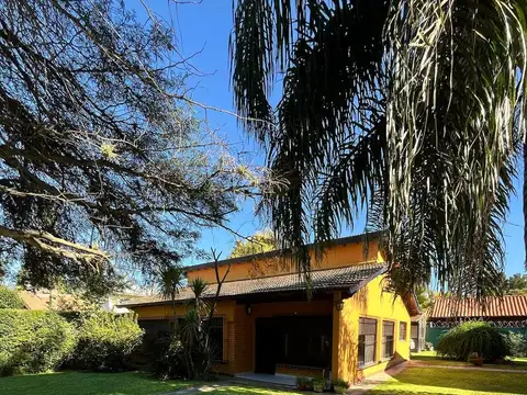 Casa en Venta con 2 cocheras