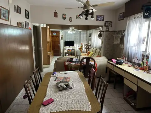 Excelente y amplia casa en Glew 