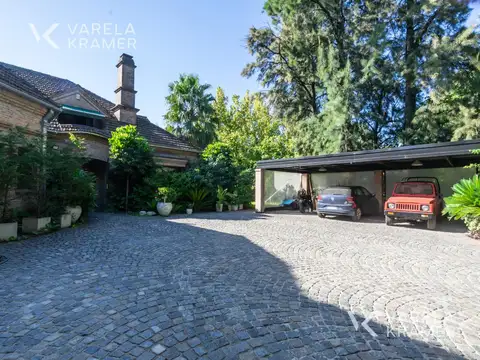 Casa 7 ambientes con 5 baños