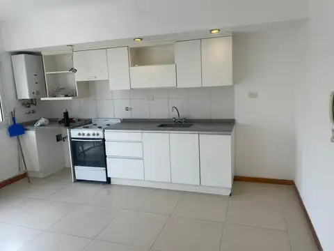 Avellaneda 100, Piso 2°
