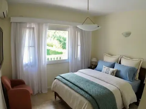 Casa en Alquiler en El Establo, USD 1.950