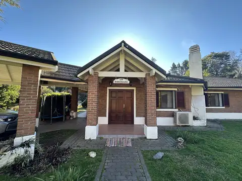 Casa en Venta en Altos de Los Cardales. 3 dorm. Galería, pileta y parrilla. Terreno de 2.000 m2