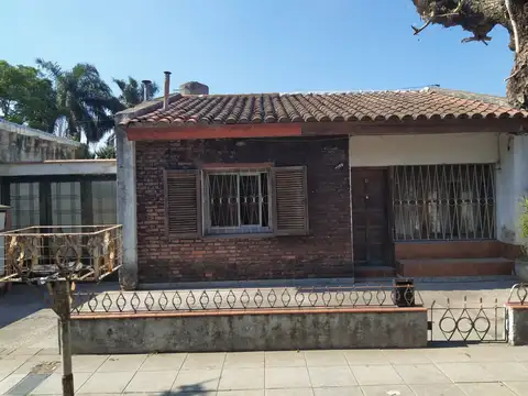 Casa a reciclar en muy buena ubicación 